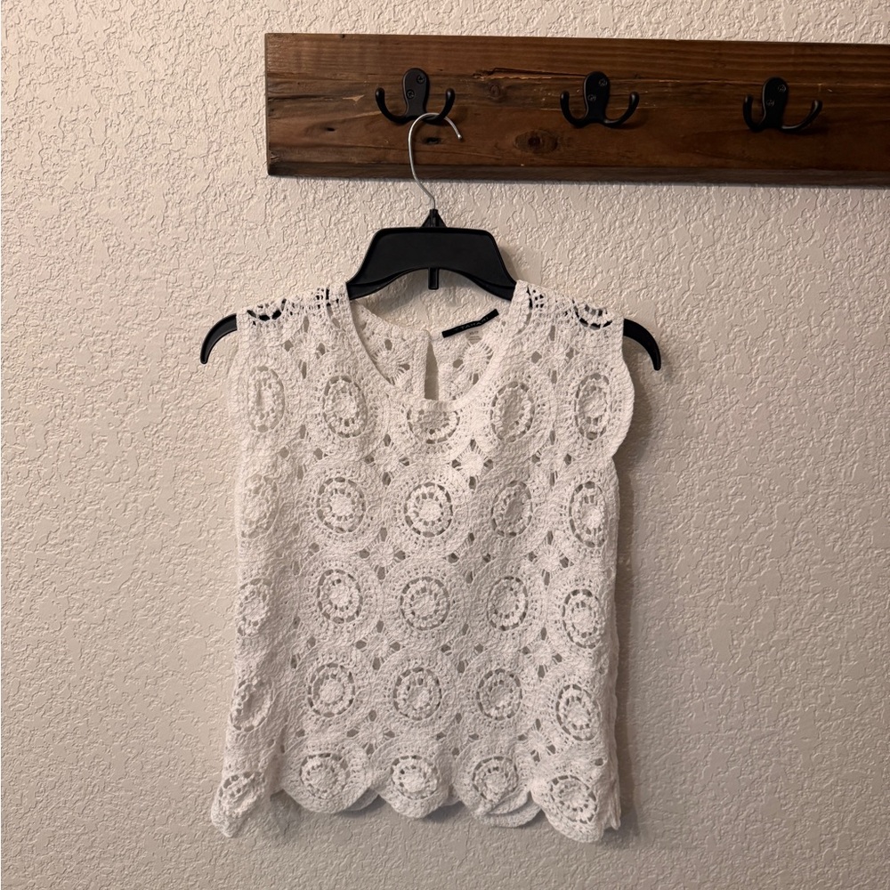 T Tahari White Crochet Sleeveless Blouse